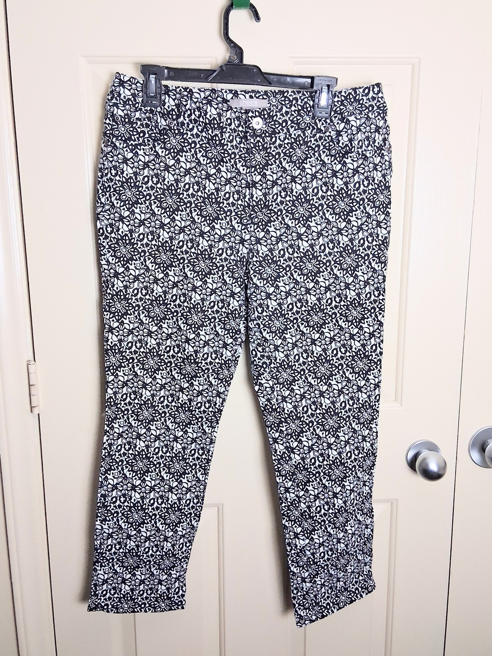 Chicos Women Black&White Geometric Ankle Jeans Size 1.5 (10)